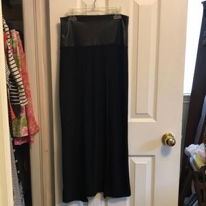 Women’s Skirt With Reo Side Slits